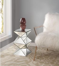 Beautiful stand . $149.. all is by order .. CAMCO FURNITURE 2821 east bell rd Phoenix az 85032 Weʼre open 10:007:00 Monday - sábado