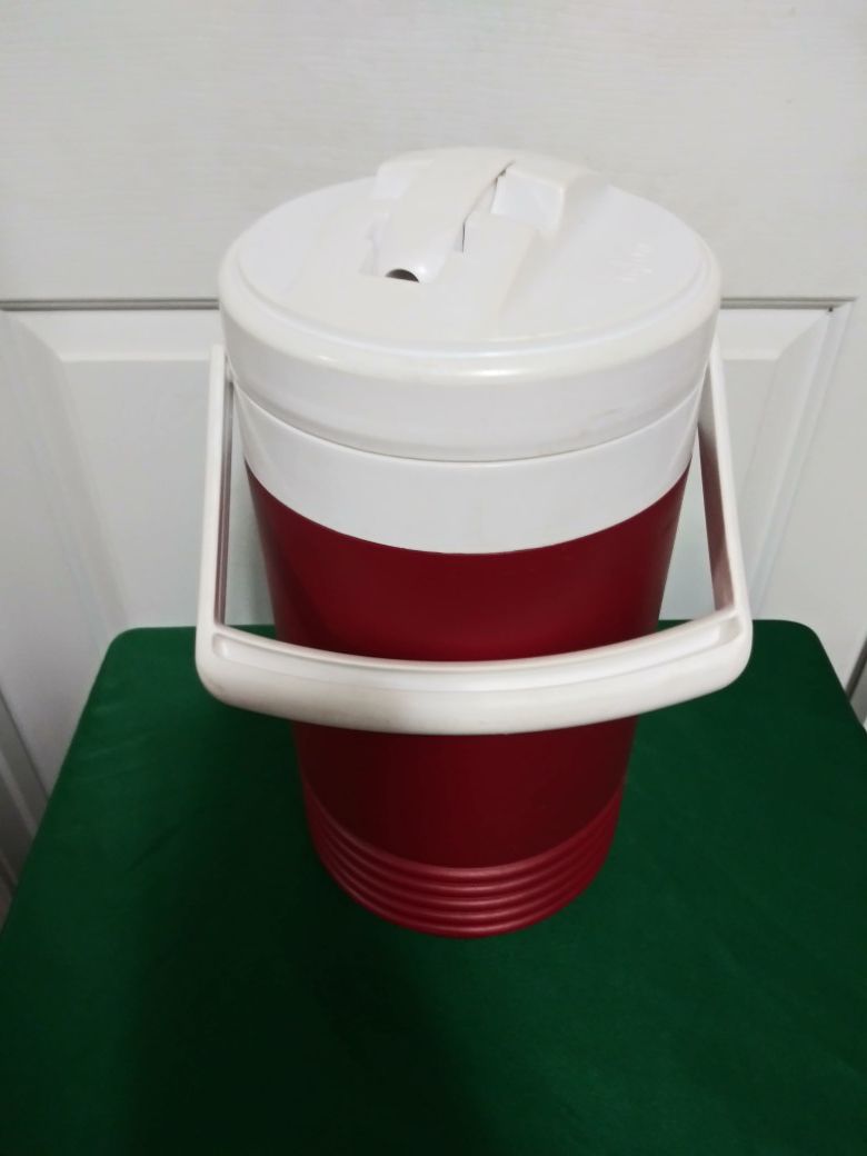 Red iGLoo Cooler ( Good condition)