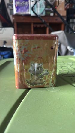 Pokémon (GOLD) Stacking Tin: Fighting