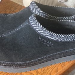 Ugg’s Black Size 9