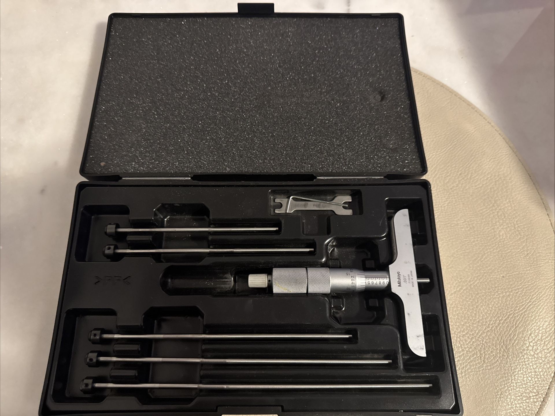 MITUTOYO DEPTH MICROMETER NO. 129-132 DMC 4-6"  0-6" 4" BASE