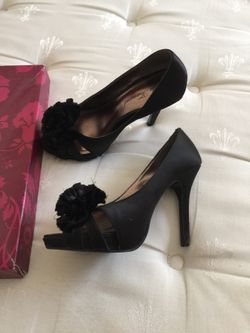 Lulu Townsend size 5 1/2 black pumps