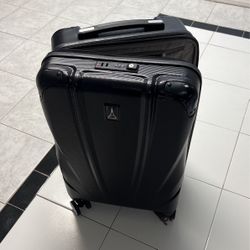 TravelPro Carry on (Carbon fiber Design) *Retail $249.00