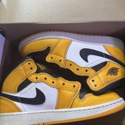 Air Jordan Taxi Mid 