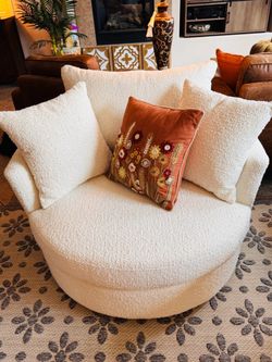 Oversized Round Swivel Chair Boucle White