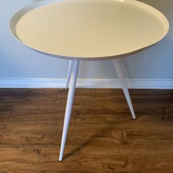 Round White Table