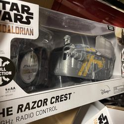Star Wars The Mandalorian - 9" Radio Control Razorcrest, 2.4 GHz frequency for up to 6 'drivers' at the same time - New
