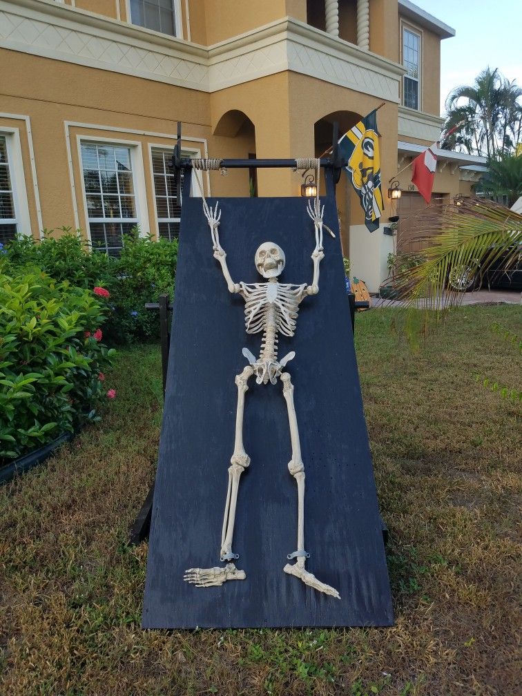 Halloween Stretcher Rack