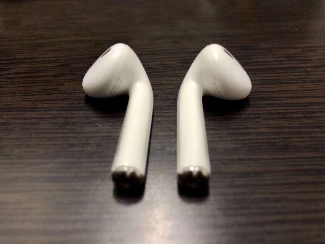 Apple AirPods 2nd Generation with Wireless Charging Case - White (MRXJ2AM/A)