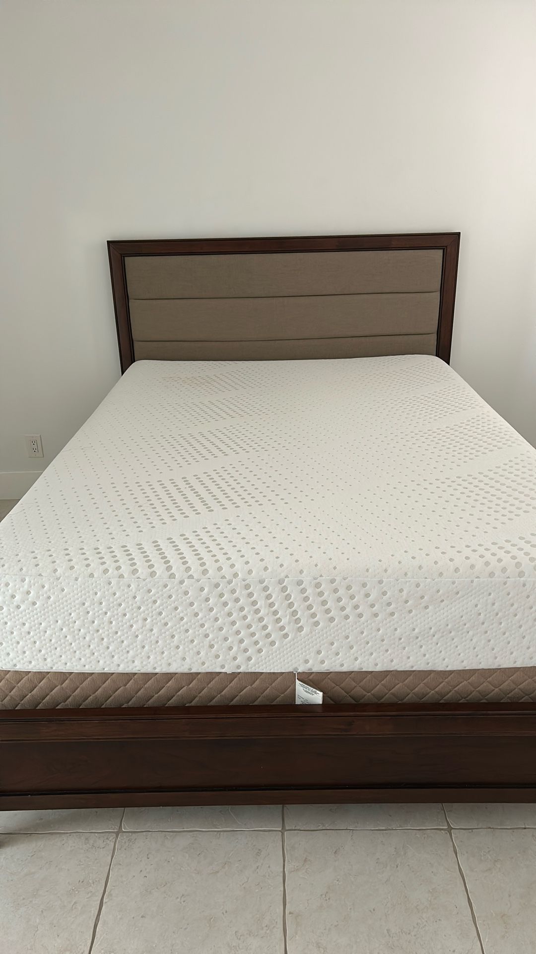 Queen size bed with mattress