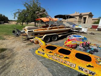 Ski boat