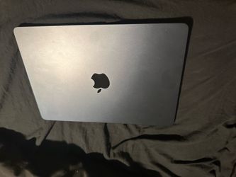 MacBook Air M4 2022 256gb almost new with warranty