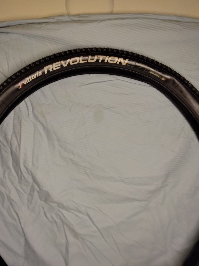 New Victtoria Revolution 27.5x2.0 Tire.