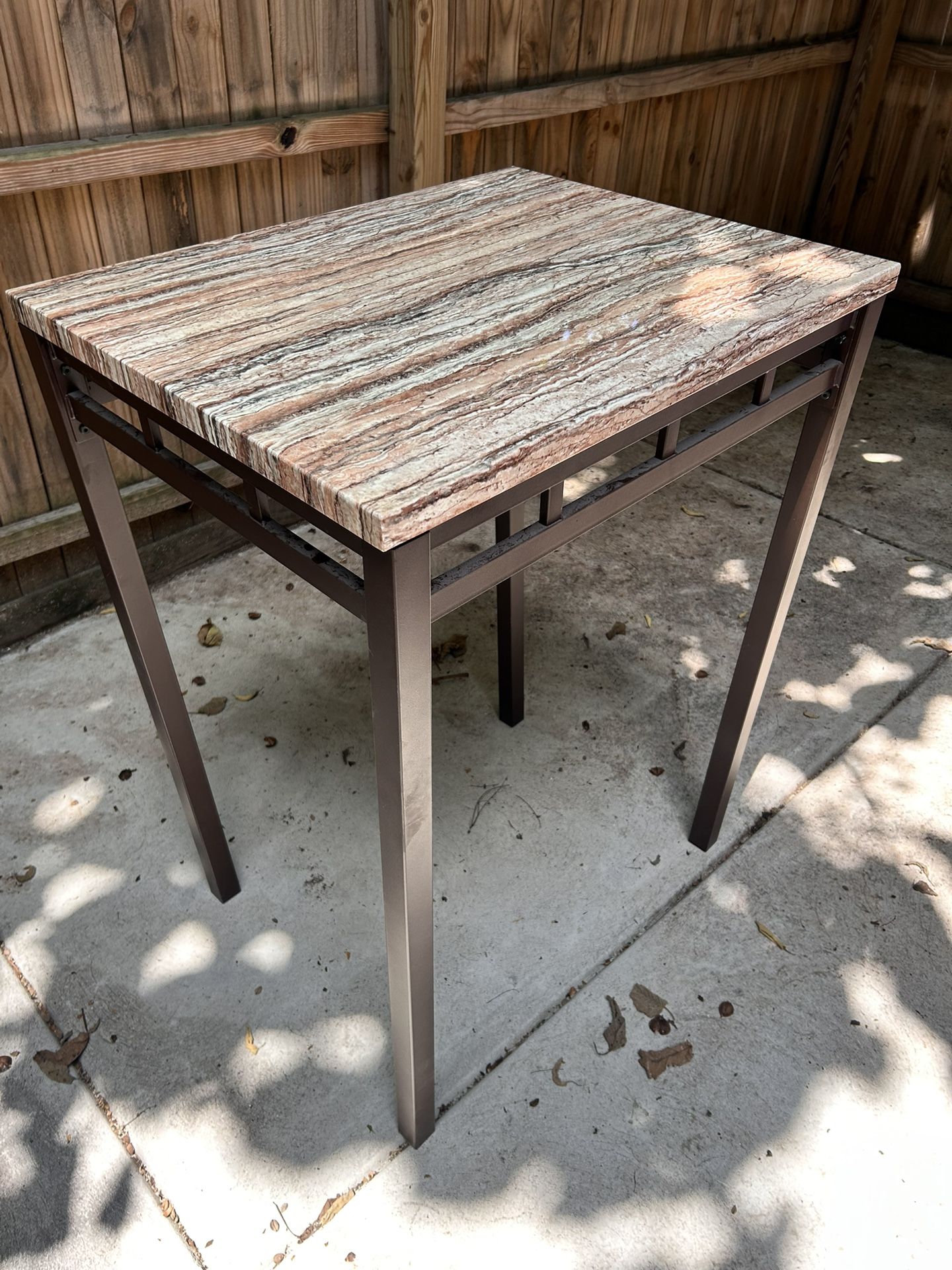 Indoor/outdoor Table