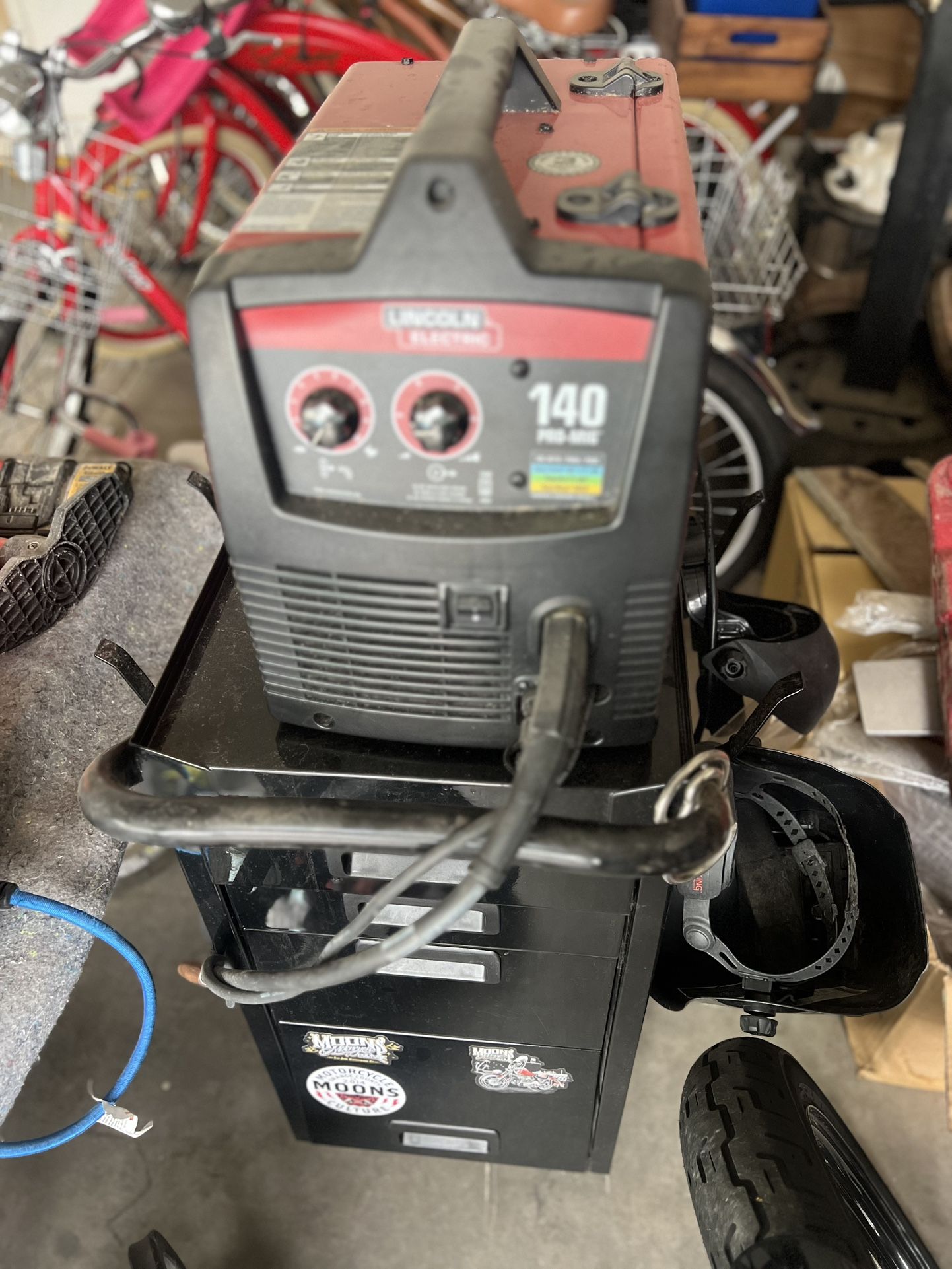 Lincoln Electric 120 -Volt 140 -Amp MIG flux-cored Wire Feed Welder