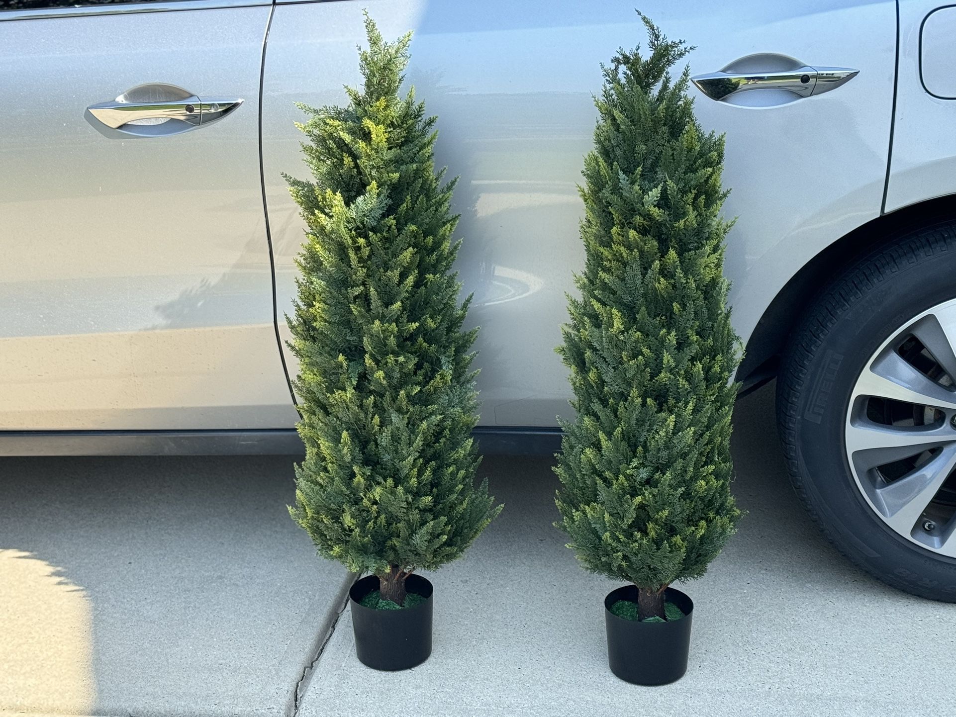 AUMMOOH Artificial Topiary Tree 2-Set - Beautiful Realistic Faux Cedar Pines, 4 Feet Tall, UV Protection for Longer Life, 6" Wide Heavy Duty Pots for