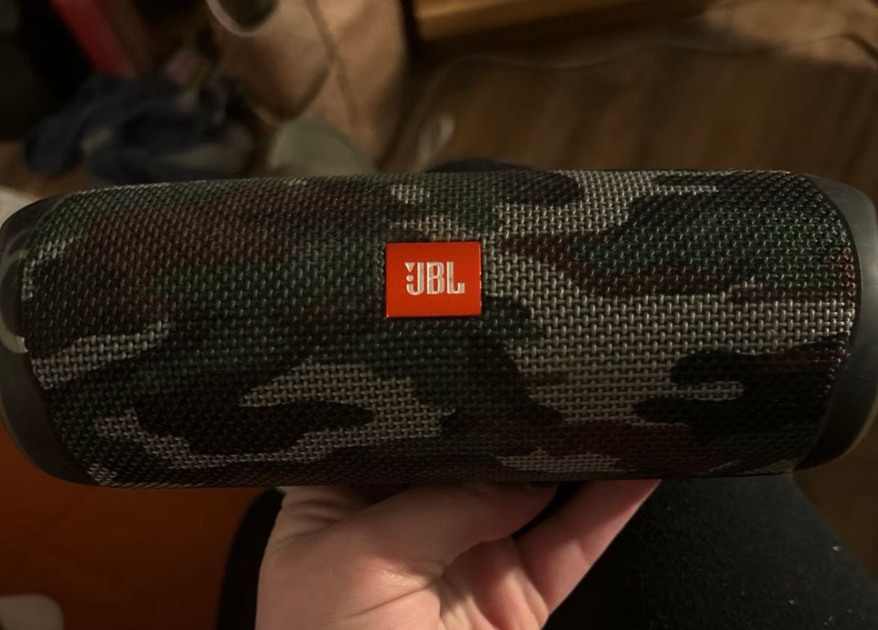 WATERPROOF JBL SPEAKER