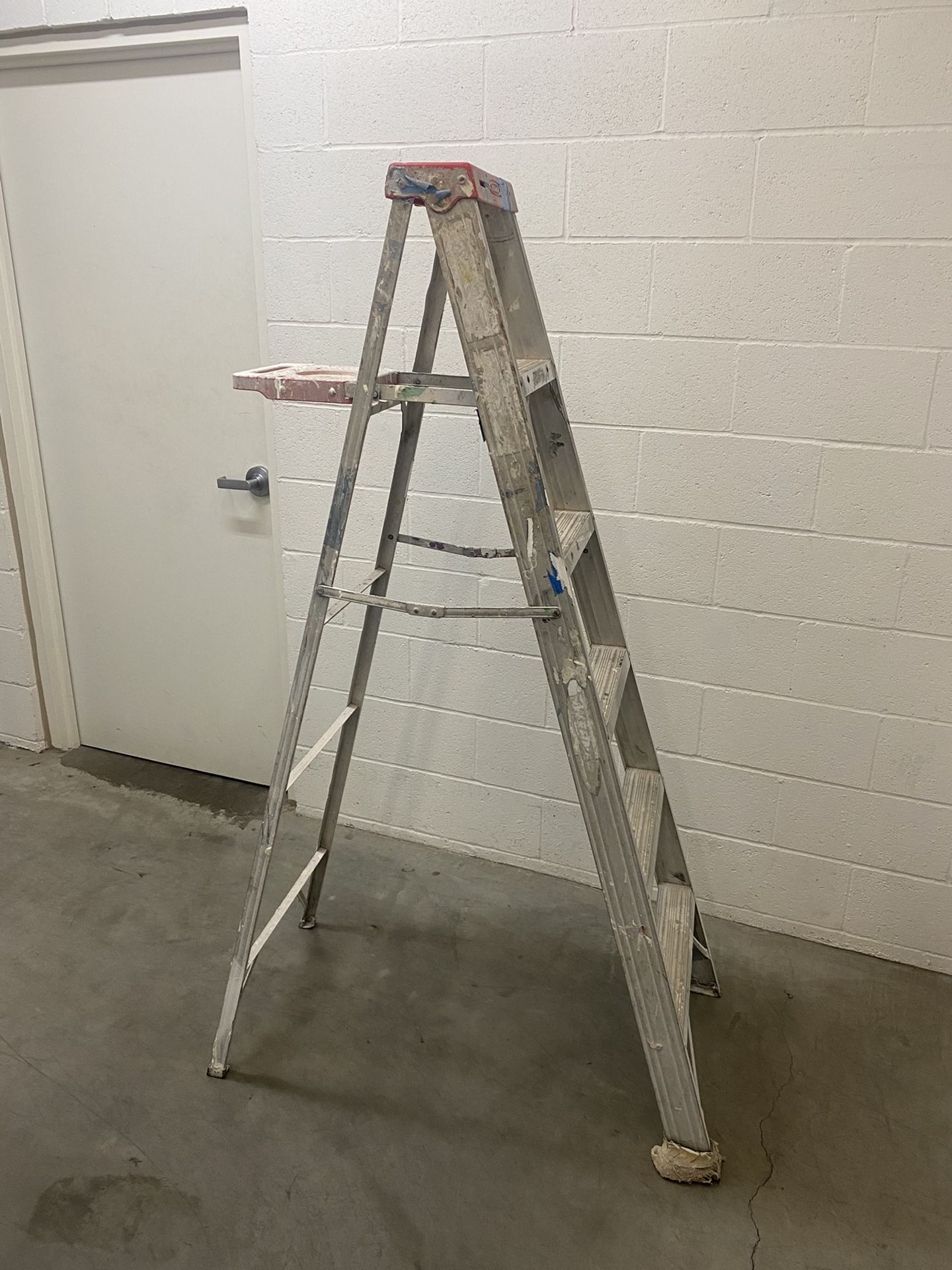 6 Foot Ladder
