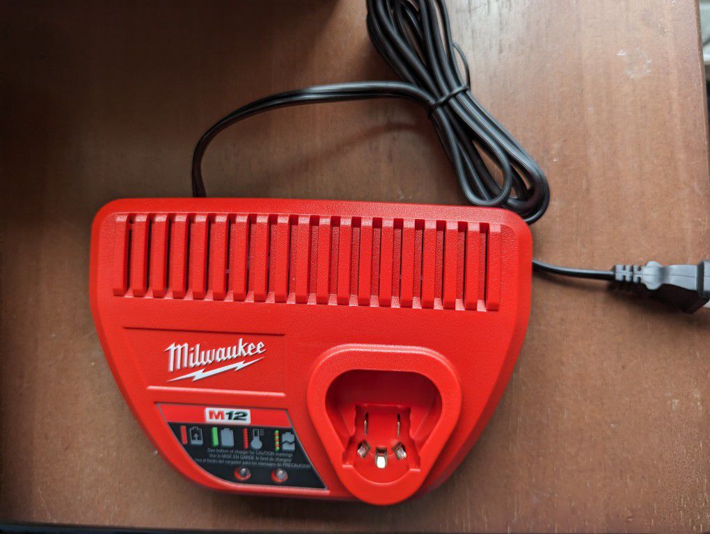 Milwaukee M12 Battery Charger