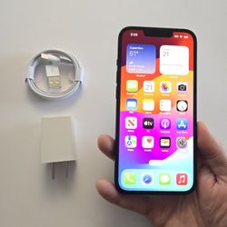 Apple iPhone 13 5G - UNLOCKED - Like New 
