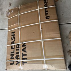 Plate Loaded Deltoid And Shoulder Press Machine