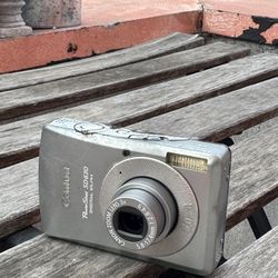 Vintage Canon Powershot Y2K Digicam 