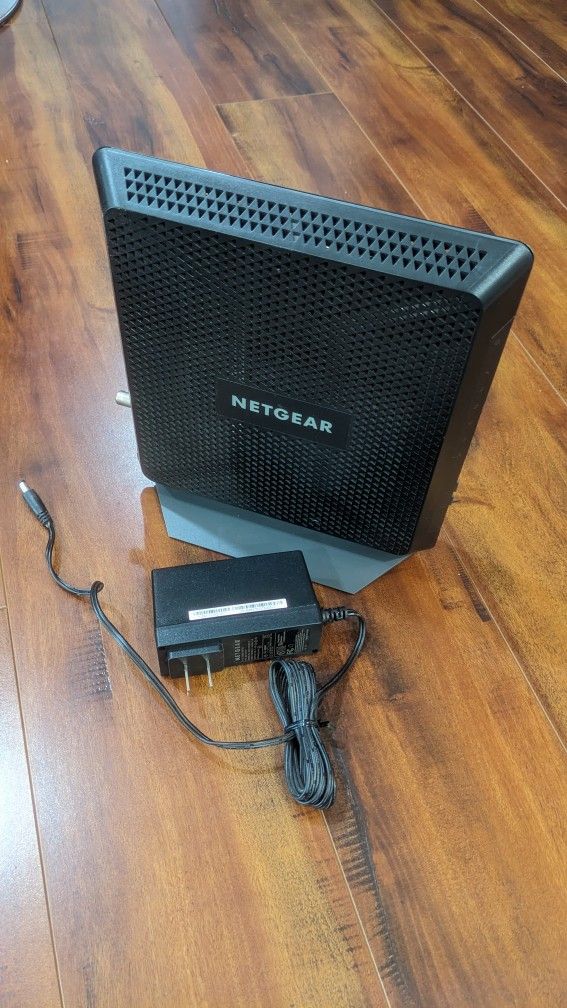 NETGEARÂ Nighthawk AC1900 Dual-Band Cable Modem Router