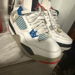 Jordan 4 Retro SE Mid