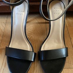 A New Day Black Heels Size 6