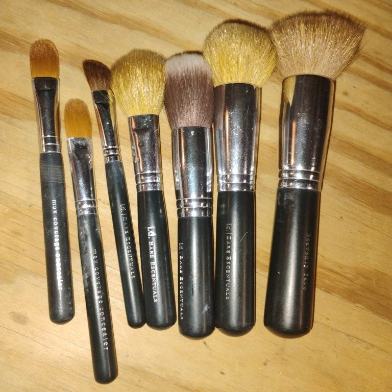 Bare Essentials Makeup Brushes