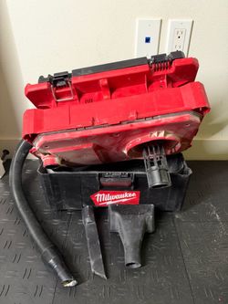 Milwaukee M18 FUEL PACKOUT 18-Volt Lithium-Ion Cordless 2.5 Gal. Wet/Dry Vacuum (Vacuum-Only)