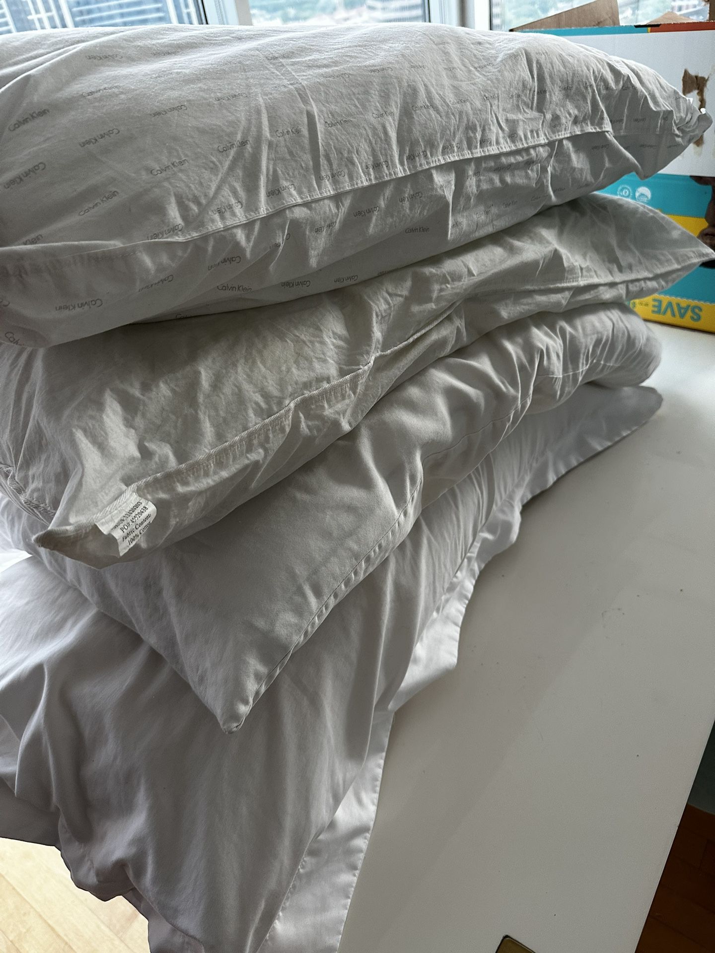 Calvin Klein Bed Pillows ( 4 Ct) for Sale in Houston, TX - OfferUp