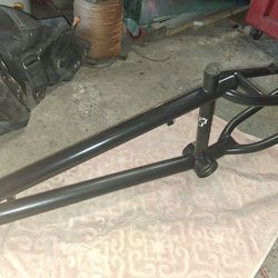 Vintage 1990's GT Mach 1 20" black. Original forks included