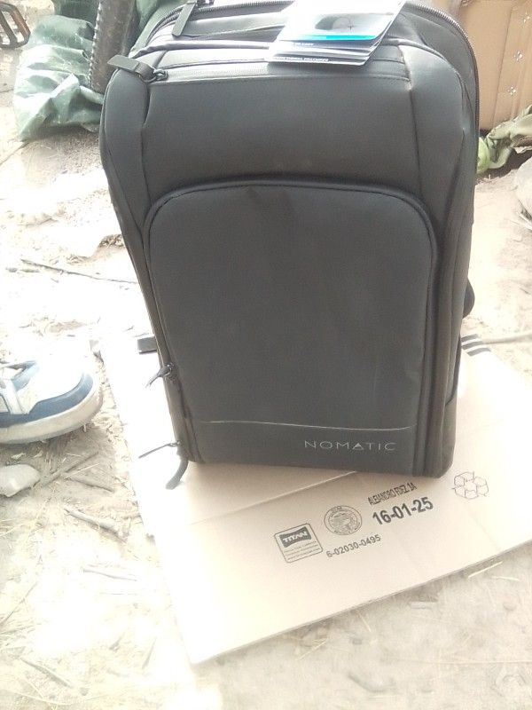 Nomatic Backpack