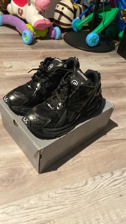 Balenciaga runners size 45
