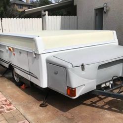 2007 Fleetwood Trailer tent