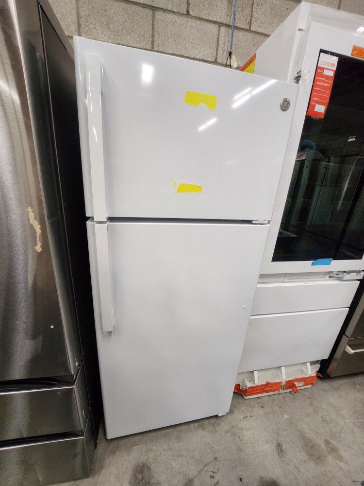 GE Top Mount Refrigerator White Wide 28 Inch New