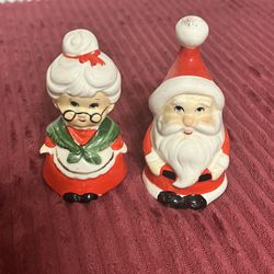 Vintage Lefton Santa & Mrs Claus Salt & Pepper Shakers