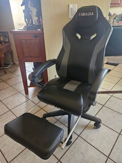 Hbada Black Gaming Chair with Extendable Foot Rest