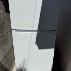 Vissani 18 cu. ft. Refrigerator-Freezer – White