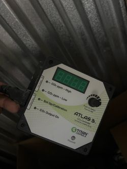 Titan Controls Day/Night Carbon Dioxide (CO2) Monitor & Controller w/ Photocell, 120V - Atlas 3