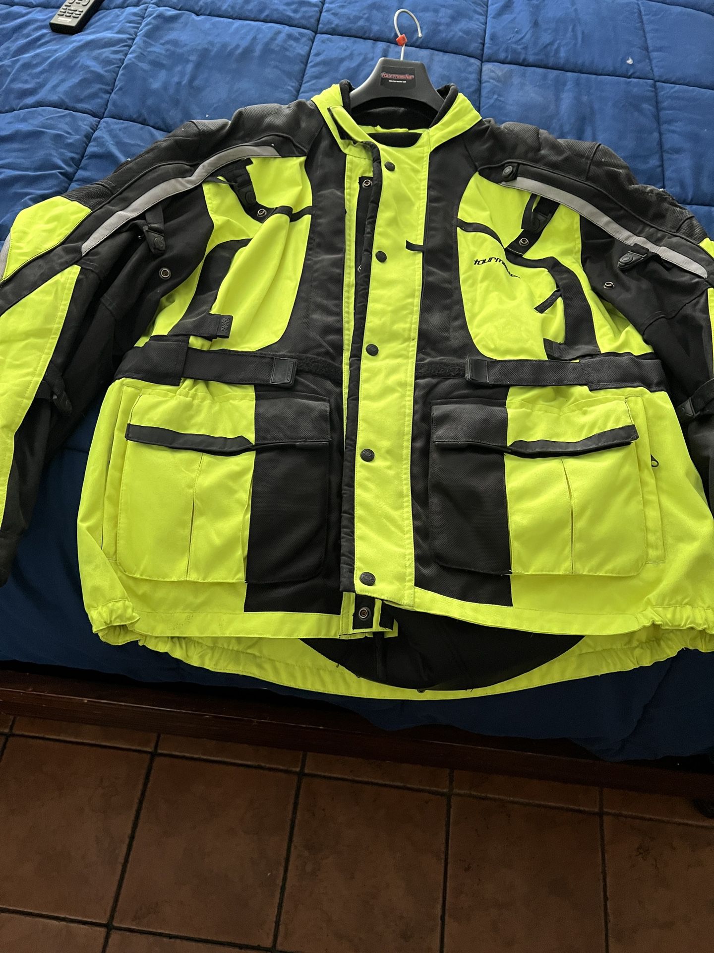 Motorcycle Touring Jacket  3xl Used For 30  Min Ride Perfect Has Back Supprte Sofr Armor Awesome  jacket