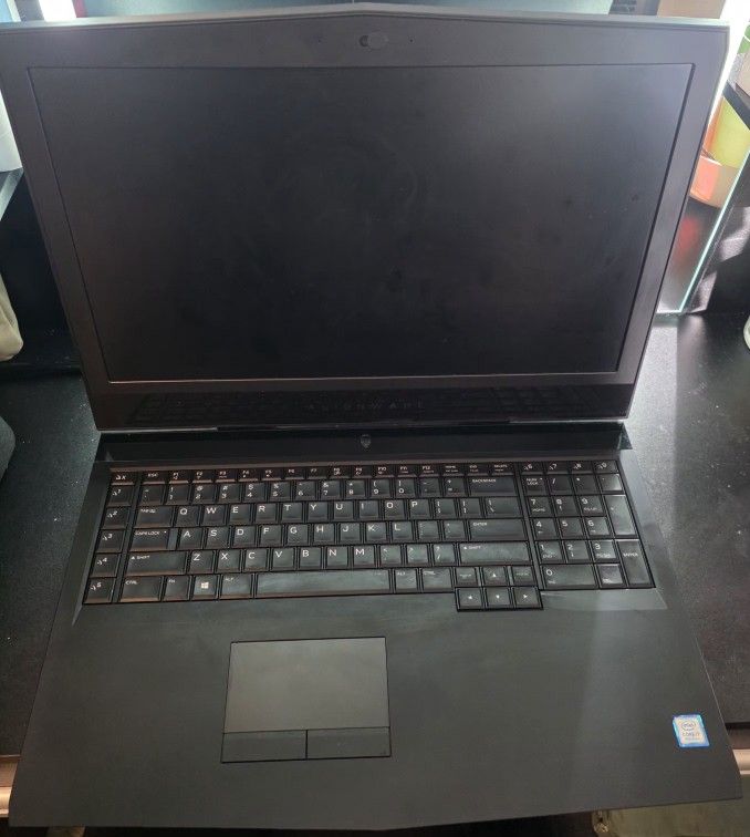 Alienware 17 R5 Gaming Laptop 17.3-in i7-8750H 16GB GTX 1070 