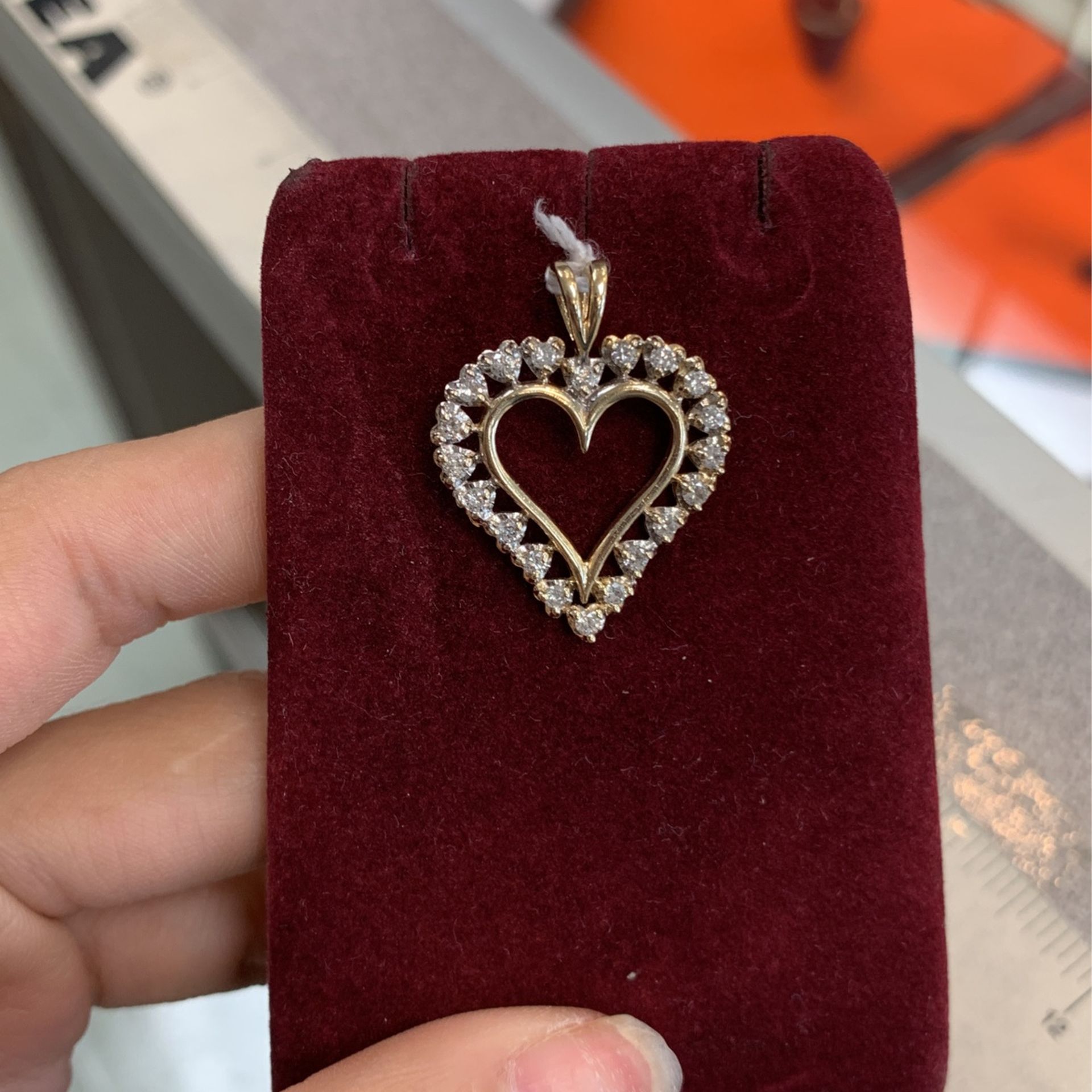 10k diamond heart pendant 