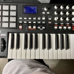 Akai  MPK midi
