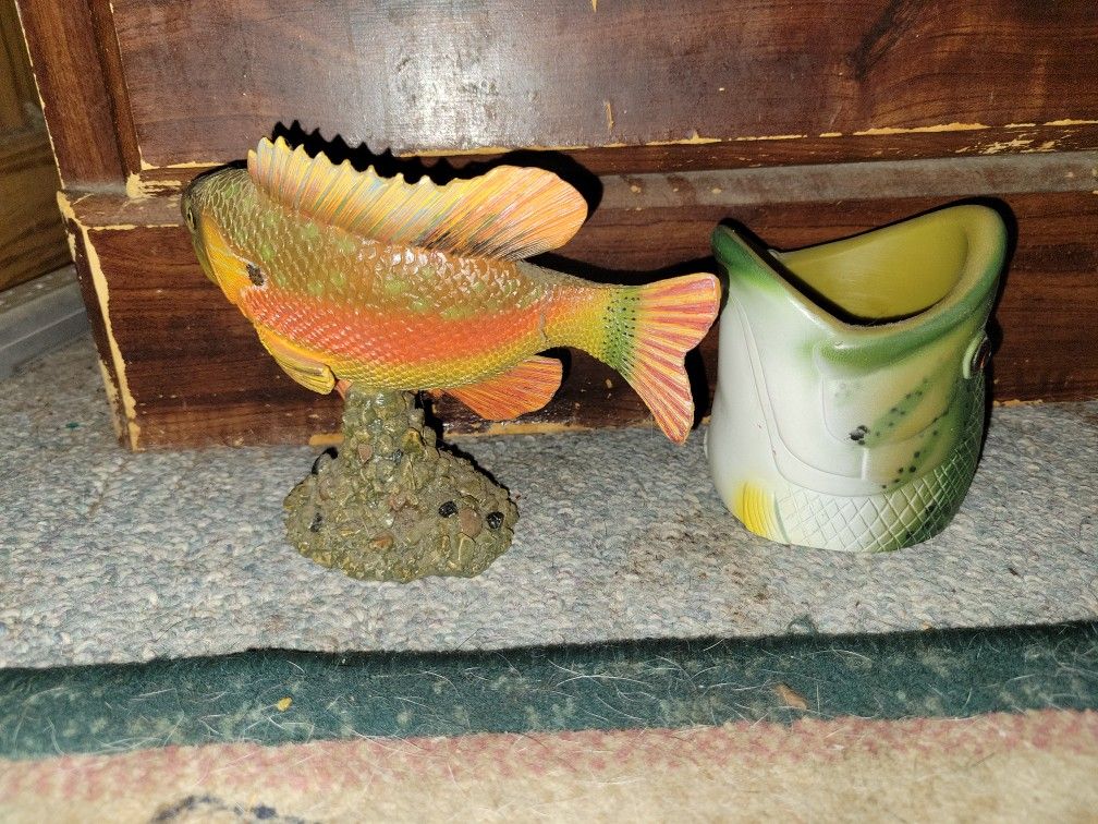Fish Display& Largemouth Koozie