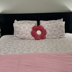 King Headboard And Metal Platform Base 