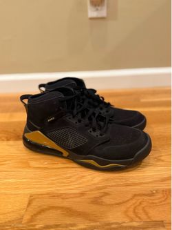Jordan Mars 270 Black/Metallic Gold - Size 12
