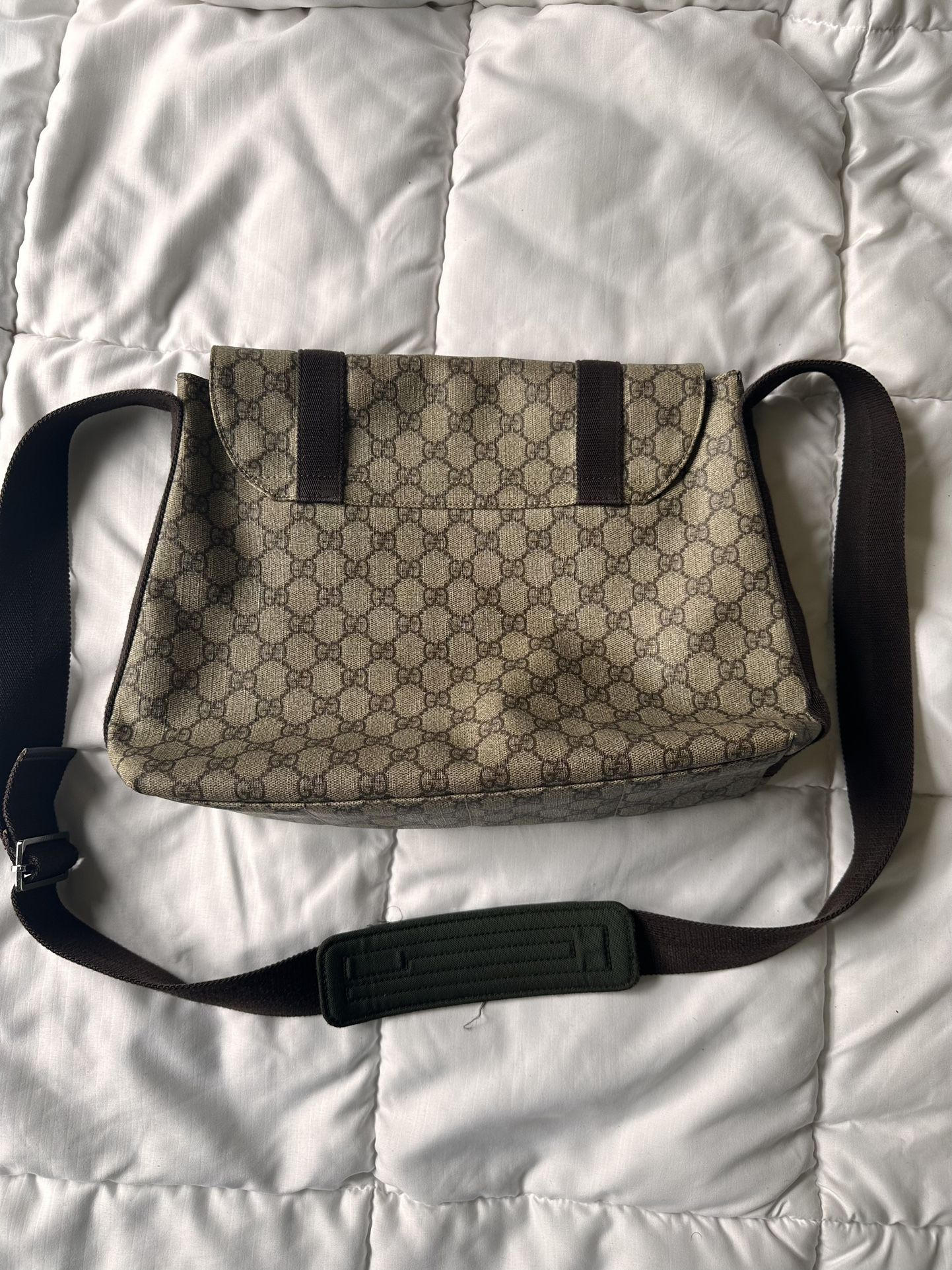 Gucci Messenger Bag for Sale in Staten Island, NY - OfferUp