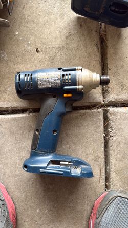 Bottom impact driver — Ryobi P235
